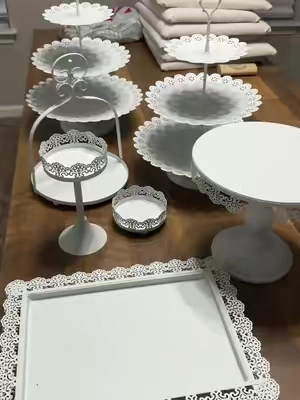 I’m IN LOVE with the details 😭✨ #weddingdecor #cakestand #cakestandset #2026brides #2027brides 