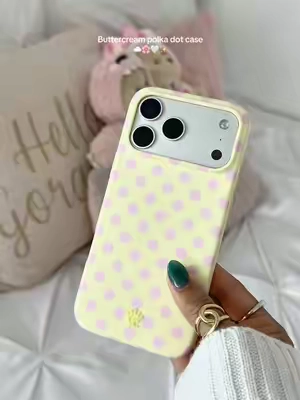 @Velvet Caviar #velvetcaviar #phonecase #polkadot #cutephonecases #iphonecase 