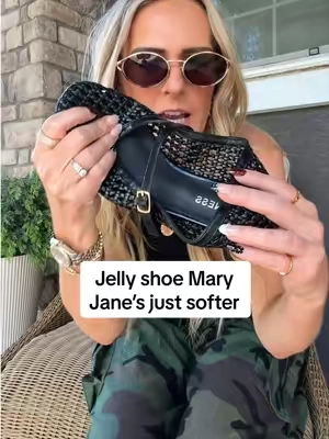True to size The jelly shoe trend got a comfy little update with these woven jelly ballet flats. They’re one of those shoes that immediately say styled and cool girl no matter what you pair them with.  #MaryJaneFlats #BalletFlats #JellyShoes #TikTokShopCreatorPicks #TikTokshopbacktoschool @Berness Official thank you for gifting this to try 