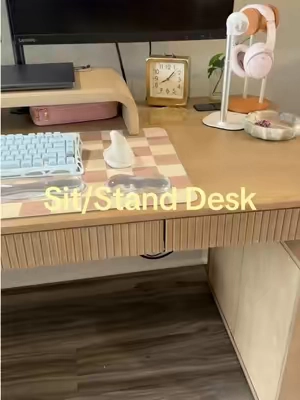 I had been eyeing this desk for some time and I’m so glad I decided to get it! Very aesthetic with tons of storage 💕 