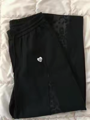 so comfortable! @aelfriceden_official #aelfriceden #sweatpants #foru #outfitinspo #outfitideas 