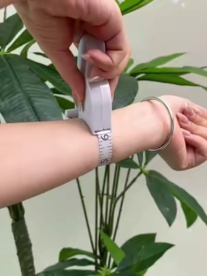 I promise you that you've never seen a measuring tape like this , and the way you measured before was completely wrong X . Come and try it now #BodyMeasuringTape #ShapeYourBody #TikTokshopbacktoschool  #FashionMakeover #healthyliving