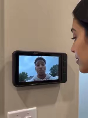 Los amigos que viven solos deben comprar este#doorbellcamera #doorbellcameravideos #doorbell #TikTokshopbacktoschool #ai 