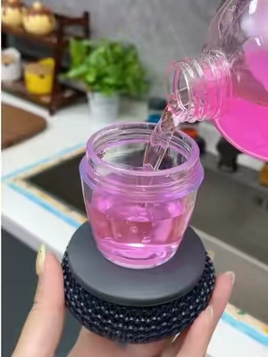 Cepillocondispensadorautomáticodejabón:eldetergenteseañadedirectamenteenelmango.Limpiaafondosinrayarollasnidañarlasmanos.#TikTokshopbacktoschool#sohochic#UtensiliosDeCocina#CepilloParaOllas#HerramientaMágicaParaLavarOllas