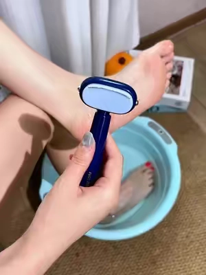 Get Silky Smooth Heels With This Foot Scraper🦶#fyp#TikTokShop#FootCare#BeautyHacks#fouyou 