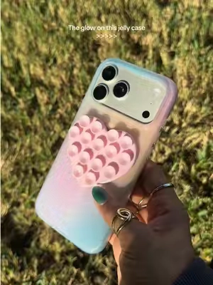 absolutely stunning! ✨ @Velvet Caviar #velvetcaviar #phonecase #cutephonecases #iphone17promax #jellyphonecase 
