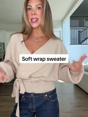 Such an amazing look for less 🤎 #TikTokshopbacktoschool #falloutfits #falloutfitinspo #falltransitionoutfit #sweater 