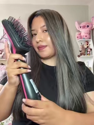 Un cepillo que toda mujer necesita tenerlo ya que te ahorra tiempo por que te seca te peina y te alisa tu cabello 🎀🥰❤️
Mr #peinesecador #cepillosecador #cepilloalisador
#peinealisador #cepilloviral