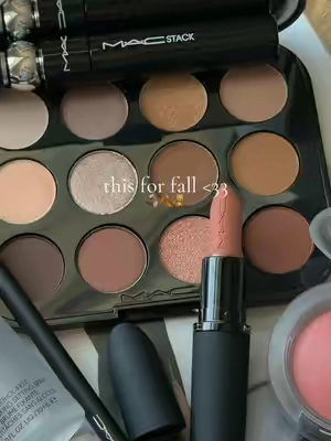 Mac full face makeup, perfect for fall 🪵🤎🍂 #maccosmetics #makeup #fallaesthetic #maceyeshadow #maclipstick 
