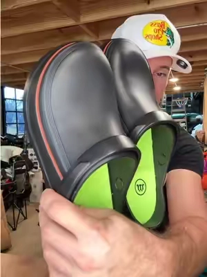 Extra comfortable non slip shoes #nonslipshoes #nonslip #kitchenshoes #TikTokshopbacktoschool 