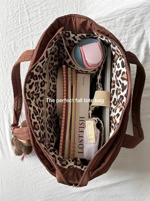 It’s a great fall tote bag, good quality and a ton of space. #totebag #workbag #schoolbag #fallbag #everydaybag 