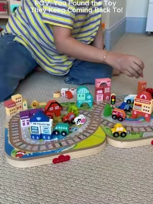 The best gifts are the ones that spark imagination 🎄 This train table set unfolds into a full town-building playground — complete with tracks, block buildings, and endless ways to play. No apps, no screens, just creative, hands-on fun for the holidays.
@edutreetoy #ImaginativePlayToys #ChristmasGiftsForToddlers #TrainTableSet #BuildingBlocksForKids #HolidayToyGuide