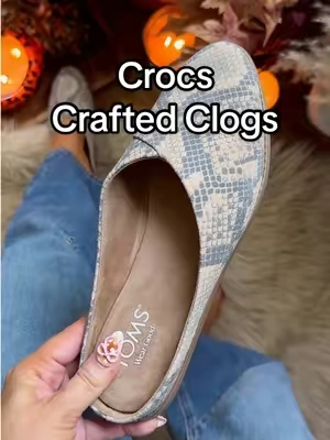These mules by Tom’s are seriously the cutest!! #crocs #crocscraftedclogs #crocscrafted #craftedcrocs #tiktokshopcreatorpicks 