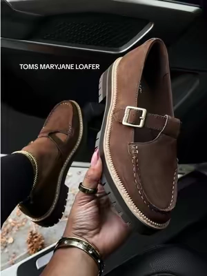 @TOMS turned fall into a comfy shoe 🤎 #toms #tomsshoes #loafers 