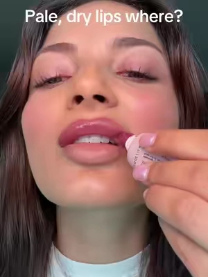 Obsessed ugh #lipgloss #drylips 