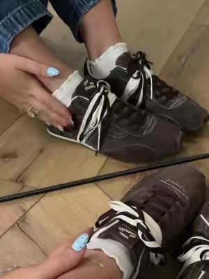 So cute for fall 🤎 #sneakers #vans 