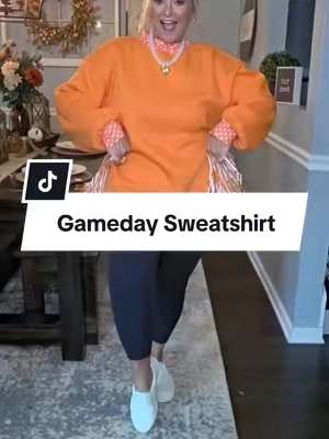 Oversized, polka dots, and mock neck...this sweatshirt checks all the boxes🧡🏈🤍@Mntaor #gamedayoutfit #footballseason #tennessee #sweatshirt #CapCut 
