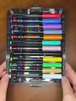 The stacking cases like this have become my new favorite. #acrylicmarkers #paintpens #craftsupplies #adultcoloring #colortok 