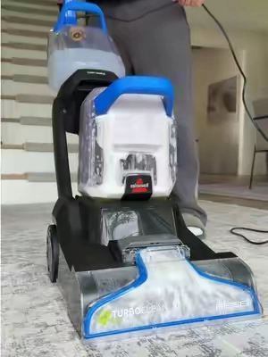 The way this carpet cleaner DEEP CLEANS 🤢 #carpetcleaner #carpetcleaning #bissellturboclean #bissell 