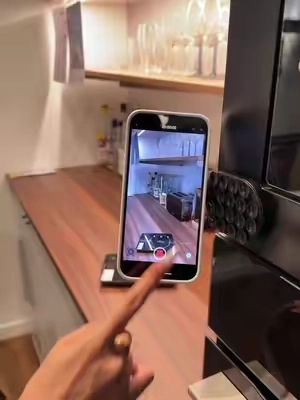 Seriously, it’s so convenient. It works with both magnetic and suction mounting#magneticphonemount #phonemount #contentcreator #suctionphonemount #contentcreatormusthaves 