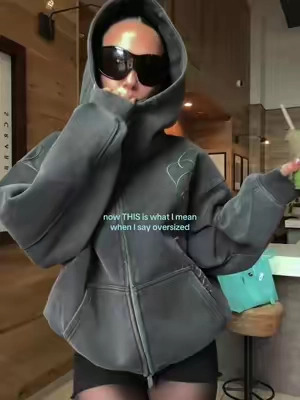 If it’s not this oversized I don’t want it  #oversizedsweatshirt #falloutfitinspo #OOTD #TikTokshopbacktoschool 