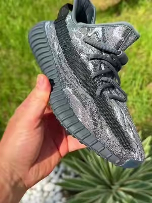 Adidas Yeezy 350 V2 #tiktokshopcreatorpicks #TikTokCreatorSearchInsightsIncentive #adidas #yeezy #yzy 