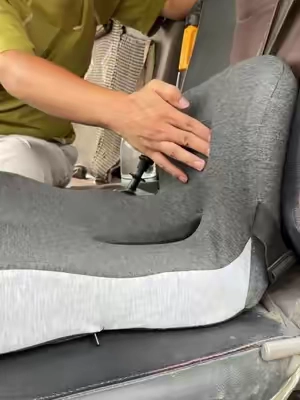 ¿Manejar por horas te está matando la espalda baja? 🛑
  Este cojín de memory foam antideslizante es tu salvación contra la ciática.
  Diseñado especialmente para aliviar la presión en viajes largos. 
 ¡Y lo mejor es que su funda es removible y lavable! Perfecto para tu troque, van o hasta la oficina. 👇
  ¡Protege tu salud y maneja cómodo! Consíguelo en el carrito de TikTok Shop antes de que se agoten.
 #troqueros #traileros #ciatica #dolordeespalda #choferes
