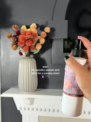 This scent reminds me of a sweet and spicy magic potion 🔮

#cleanwithme 
#sundayreset 
#spookyseason 
#fallcleaning 
#randwco 