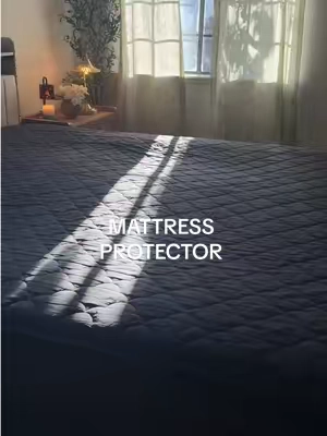 finally! @Mellow Sleep gave us a ‘midnight’ mattress protector 🥹✨💤 #mattressprotector #cozybedroom #bedding #mellow #sleeptok 