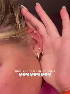 So cute + affordable! 🤍👏😍 #earring #earringstack #tiktokshopcreatorpicks #forthegirls #christmasgiftideas 