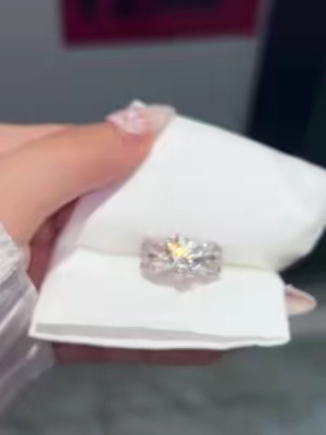 This ring catches every bit of light.#rings #engagementring #travelring #jewelry #giftguide 