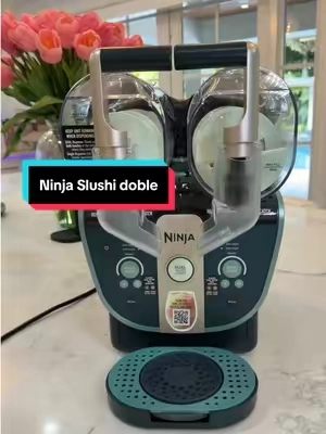 Esta máquina es demasiadooo 😍 puedes preparar dos bebidas frizadas diferentes al mismo tiempo o combinarlas para hacer ese efecto swirl que queda espectacular. Perfecta para limonadas, frappés, frozen drinks y hasta bebidas para adultos 🍹✨ #NinjaSlushi #FrozenDrinks #KitchenFinds #TikTokShopCreatorPicks#slushi 