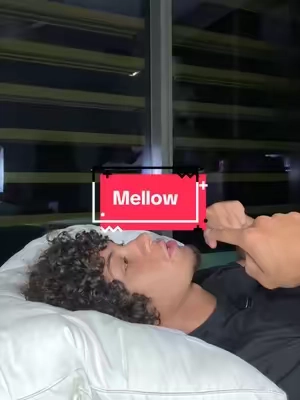 The difference you feel when sleeping on it is insaneeee #neckpain #mellow #mellowsleep 