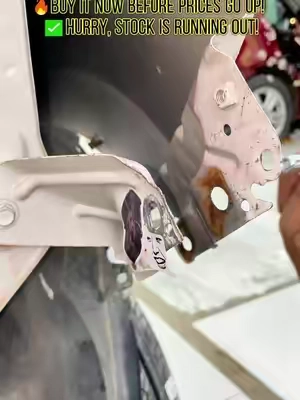 Mira lo que pasa cuando esta tuerca se expande detrás del panel 🤯 #TuercasFlor #TrucosDIY #Herramientas #CarHack #TikTokShopFinds