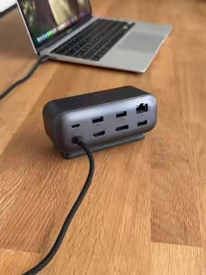 One usb-c cable connects my laptop to my whole desk#desksetup #dockingstation #techtok #laptopsetup #usbchub 