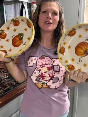 😍 Beautiful serving bowls that DON'T take up all your cabinet space! These Temp-tations 2-Qt & 3-Qt Shallow Serving Bowls nest together for easy storage and look gorgeous on your dinner table! 🍽️ Perfect for family dinners, holiday gatherings, salads, sides, and entertaining. Two versatile sizes in one beautiful set! Upgrade your kitchen and check them out in the cart! 🛒 #TempTations #KitchenFinds #ServingBowls #tiktokshopstockup #tiktokshopcreatorpicks 