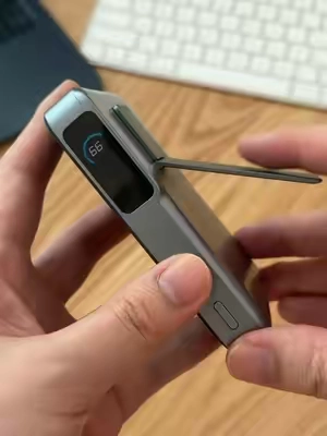 ☝🏻No more wireless power bank heat slowing down your charging or hurting your battery health. This new Anker power bank honestly feels next-gen. #ankerpowerbank #ankermaggo2pro #sohochic #powerbank #techtok 