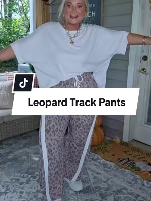 The perfect pants when you don't want to wear jeans🤎🍂 #baggypants #trackpants #falloutfits #tiktokshopstockup #CapCut 
