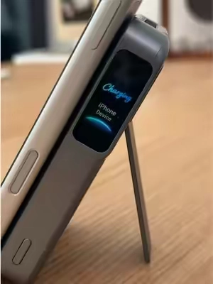 🤯So is this really just a power bank? Anker's new MagGo 2 Pro honestly blew me away. #ankerpowerbank #ankermaggo2pro #sohochic #powerbank #techtok 