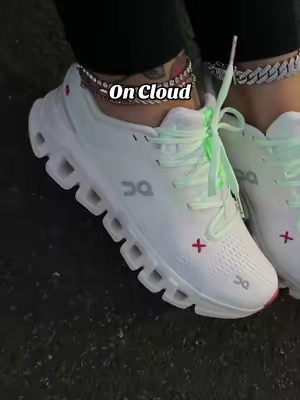 These are so bright at night ✨ not to mention the COMFIEST walking/running shoes! @Evans Sneakers #onclouds #walkingshoes #runningshoes #comfyshoes 