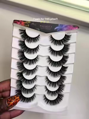 These give your eyes that soft cat-eye effect and you get 7 pairs in one set!  #lashstrips #lashes #makeuprecomendation #cateyelashes 