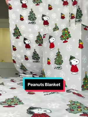 Double sided peanuts throw blanket! #christmasblanket #peanuts #snoopy #christmascountdown #christmasgift 