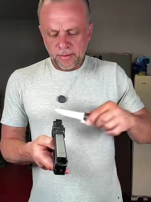 Sharpener knife, like a pro. #edc #knifesharpening #knifesharpener #knife #tiktokshoprestock 