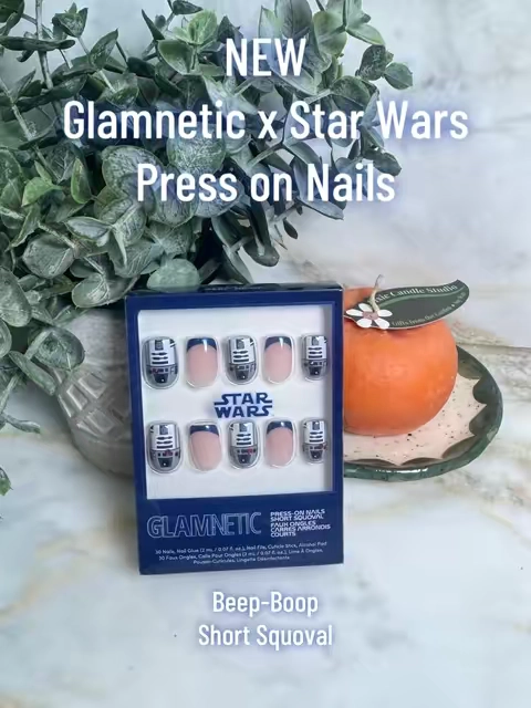 These nails are soooo gorgeous and my stars wars heart can’t handle it!! #starwars #glamnetic #glamneticpressonnails #pressonnails #starwarstiktok 