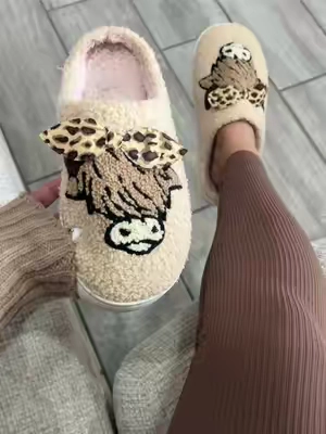 The cutest slippers 🐮 #tiktokshopstockup #falldealsforyou #tiktokshopcreatorpicks #slippers #cuteslippers 