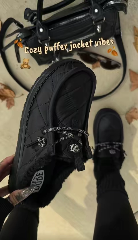 I wouldn’t wait if you still see your size 😍 half sizes can size up @HeyDude #heydudeshoes #falloutfitinspo #heydudenewarrivals #fallshoes #cozyoutfits 