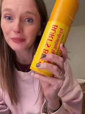 A whole lip balm tube full of 20 Berts bees, hydrating lip balm!! what a great idea for a stocking stuffer or just so you can stock up on having a crap ton of lip balm for moisturize lips. #chapstick #lipbalm #burtsbees #stockingstufferideas @Burt’s Bees UK 