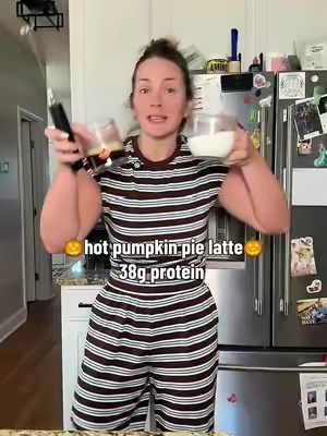 Pumpkin pie latte season, but make it 38g of protein 🎃☕️🤎 This tastes like fall in a cup and is such an easy way to turn my coffee into something that actually keeps me full. #ballerinafarmprotein #HighProtein #ProteinCoffee #PumpkinSpice #FallDrinks