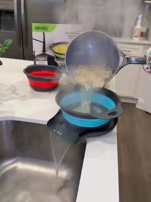 Washing fruits and vegetables, rinse and produce draining pasta and regular food preparation are all made simpler with these compact kitchen strainers ##SpaceSavingKitchen##KitchenMustHave##tiktokshopstockup##tiktokshopfalldealsforyou