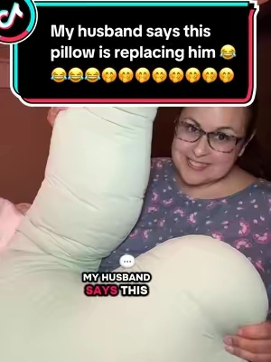 My husband says this pillow is replacing him 😂😂😂😂🤭🤭🤭🤭🤭🤭🤭🤭@Mellow Sleep Global #mellowsleep #bodypillow #fullbodypillow #bodypillows #womenover35 